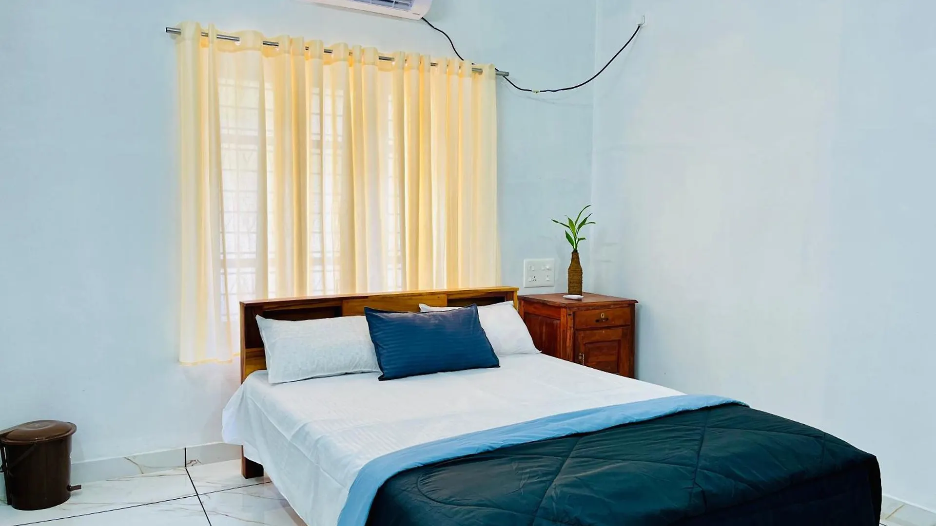 Riverrootsstays Mundrothuruth