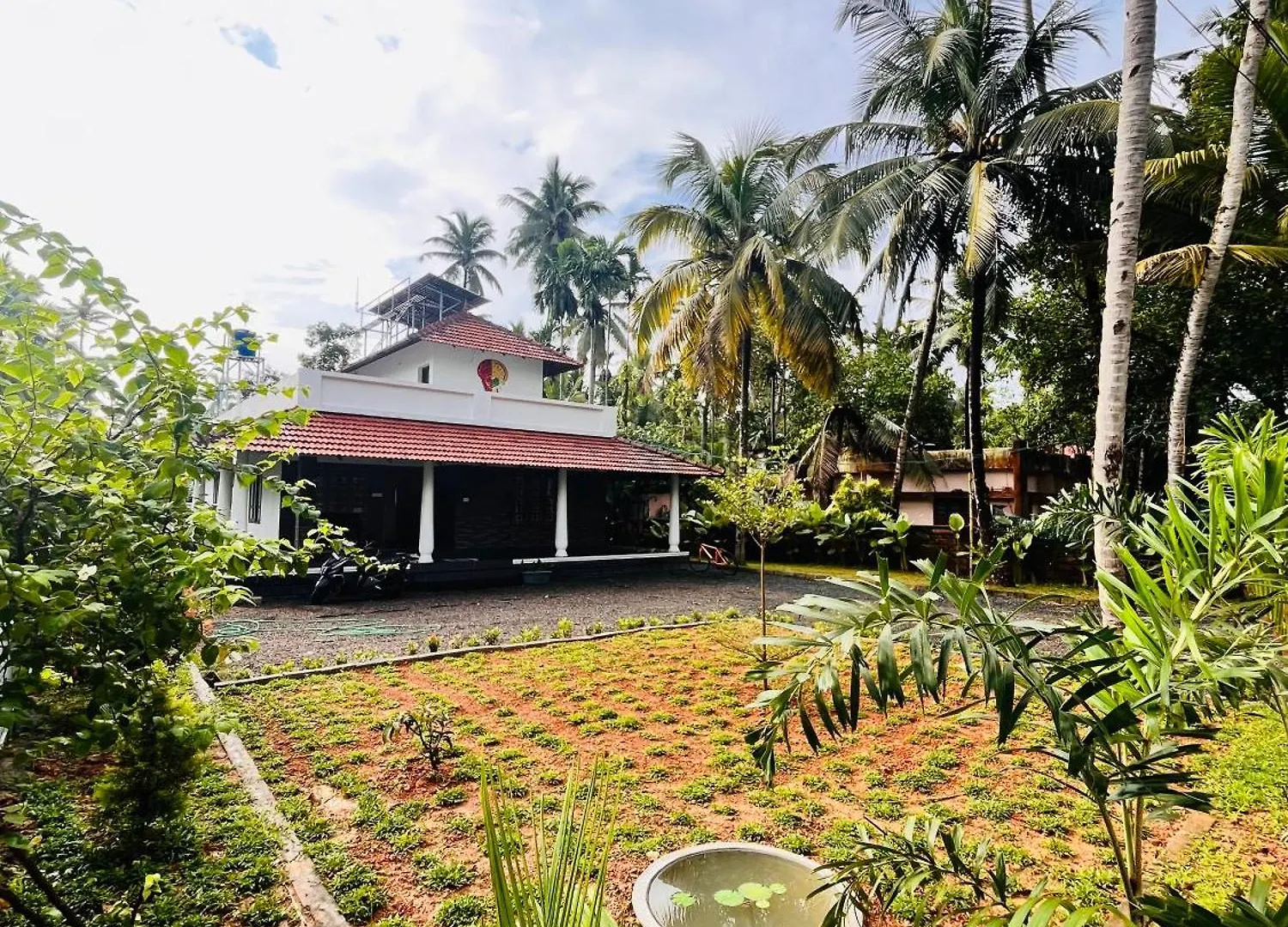 Riverrootsstays Mundrothuruth