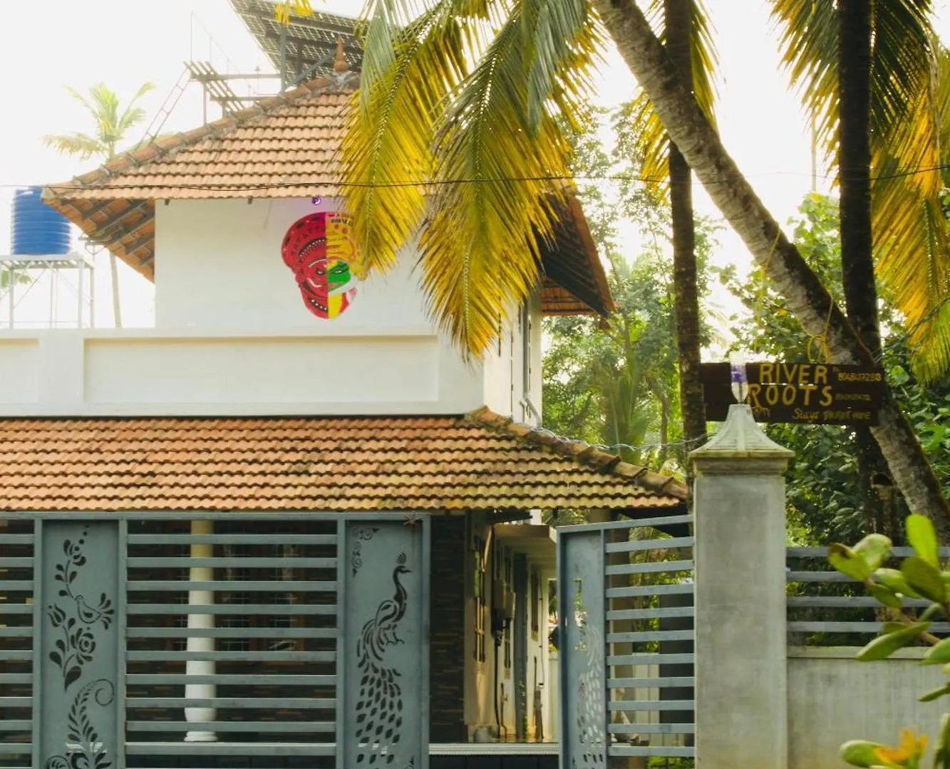 Riverrootsstays Mundrothuruth